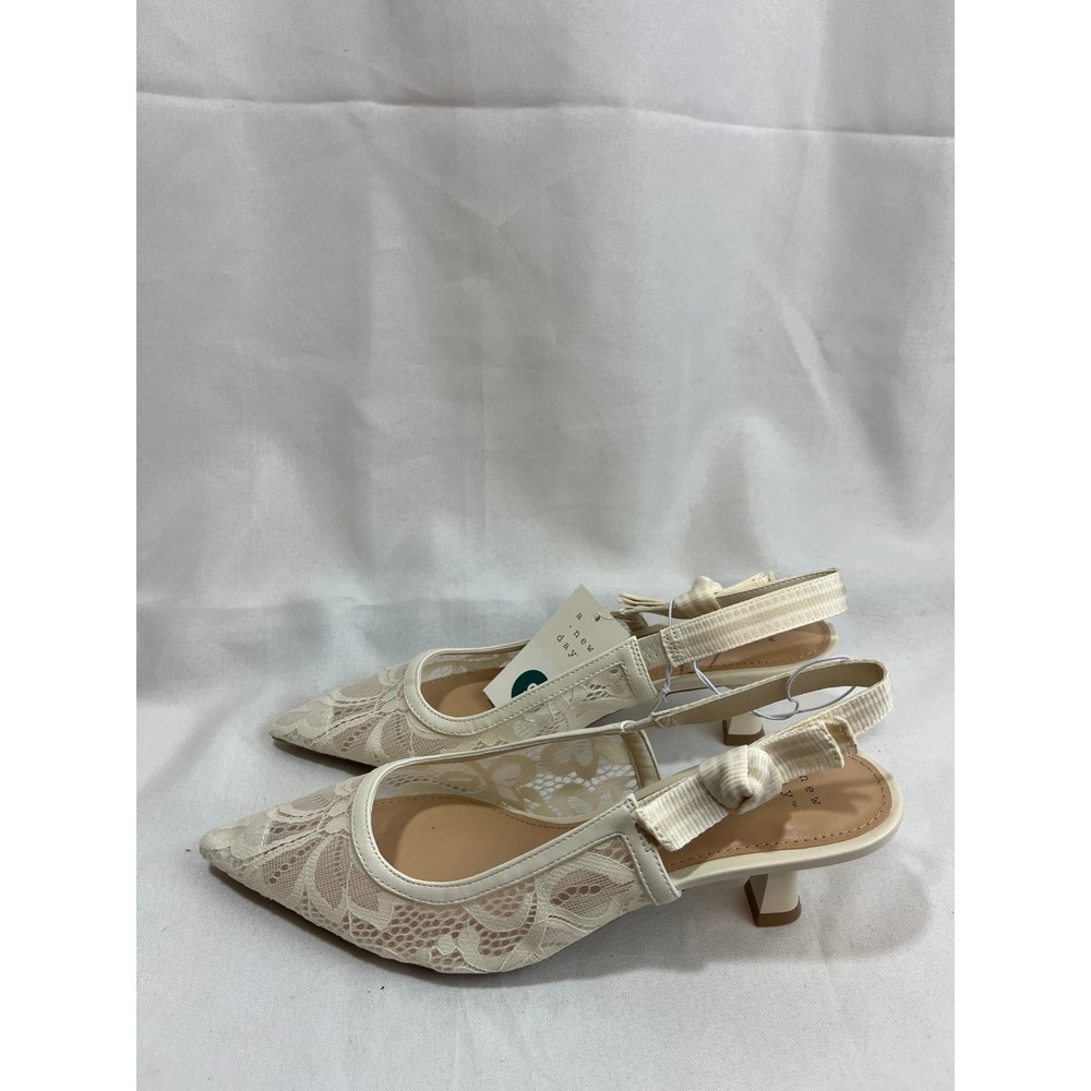 A New Day Womens Floral Lace Slingback Kitten Heels Cream Pointed Toe Pumps 9